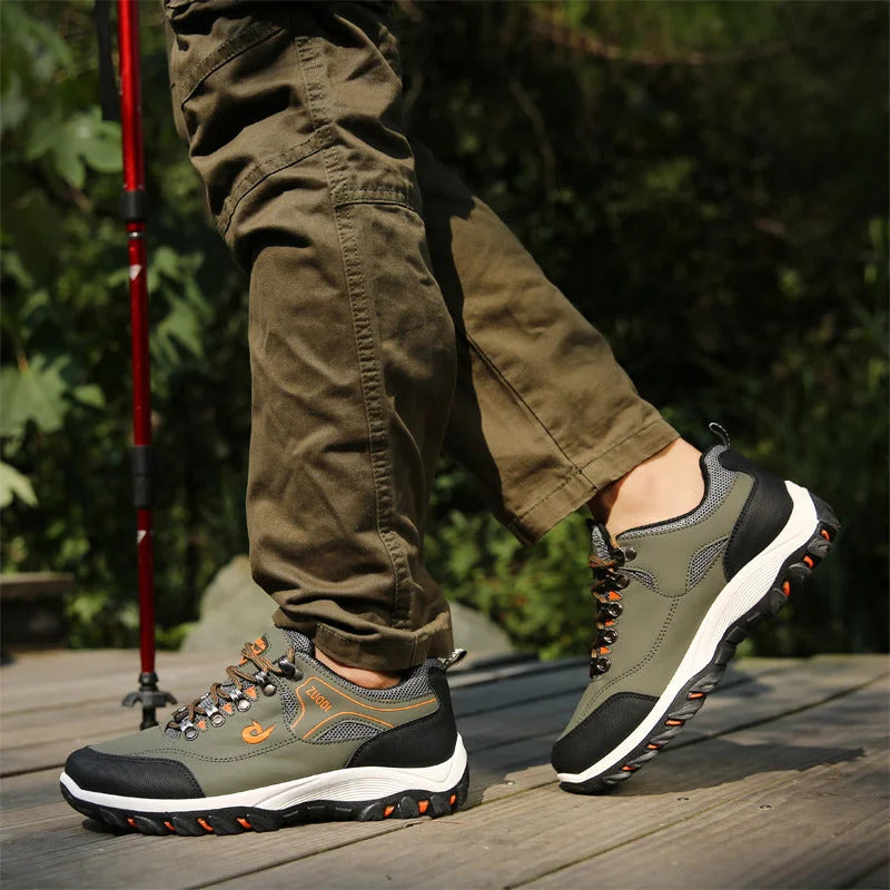 Chaussures homme élégantes pour la randonnée, alliant style sportif, luxe et adhérence pour toutes vos marches outdoor.