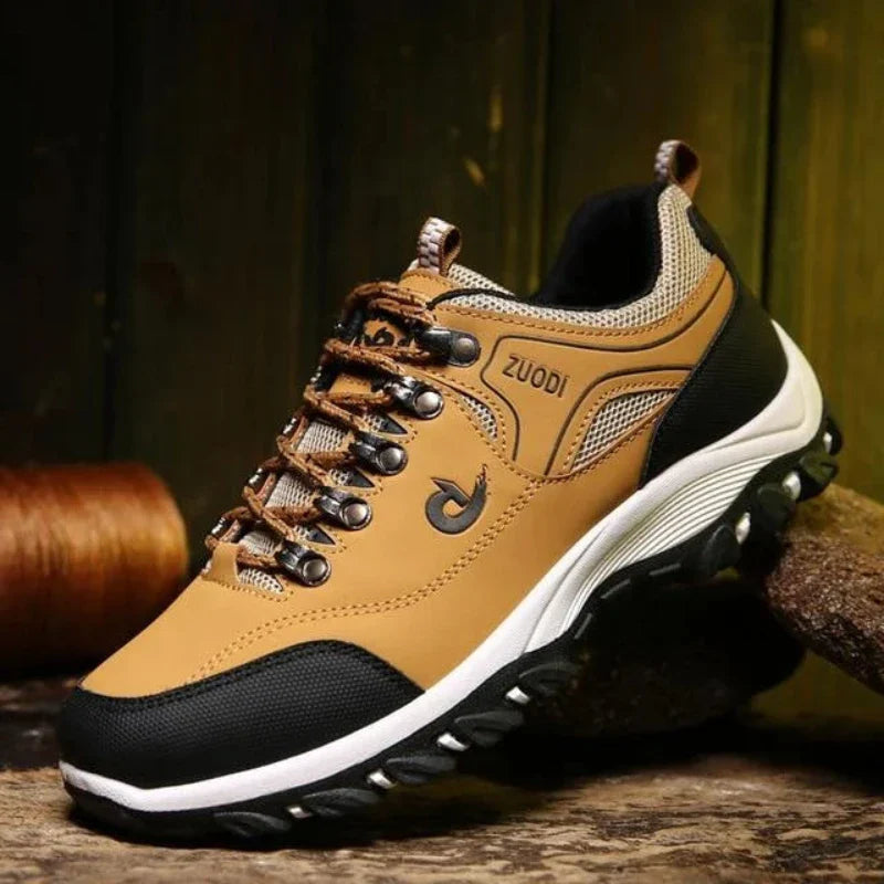 Baskets sportives de randonnée pour hommes, élégantes et tout-terrain, avec adhérence supérieure pour la marche.