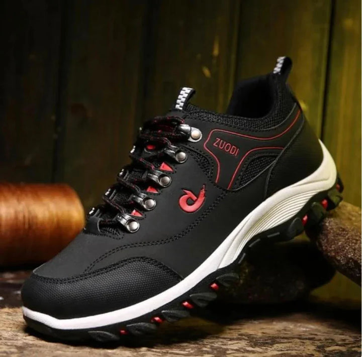 Chaussures de randonnée élégantes pour hommes, style sportif, polyvalentes pour marche et aventures tout-terrain.