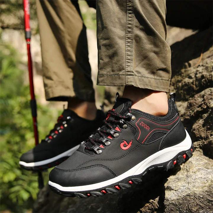 Élégantes chaussures de randonnée homme, touche sportive, confort accru pour la marche et les aventures en tout-terrain.