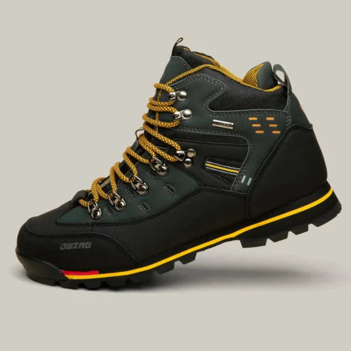 Détail des chaussures de randonnée robustes pour homme, conçues pour une durabilité et un support excellents en trail.