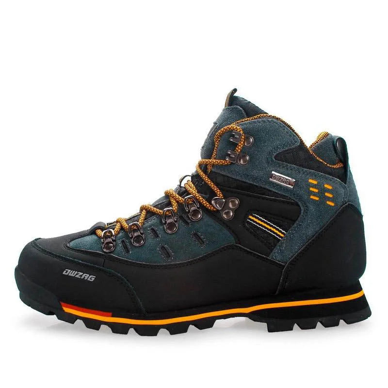 Paire de chaussures de randonnée homme, design sportif et imperméable, prête pour l'aventure extérieure.
