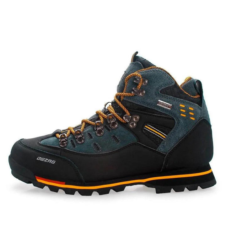 Paire de chaussures de randonnée homme, design sportif et imperméable, prête pour l'aventure extérieure.