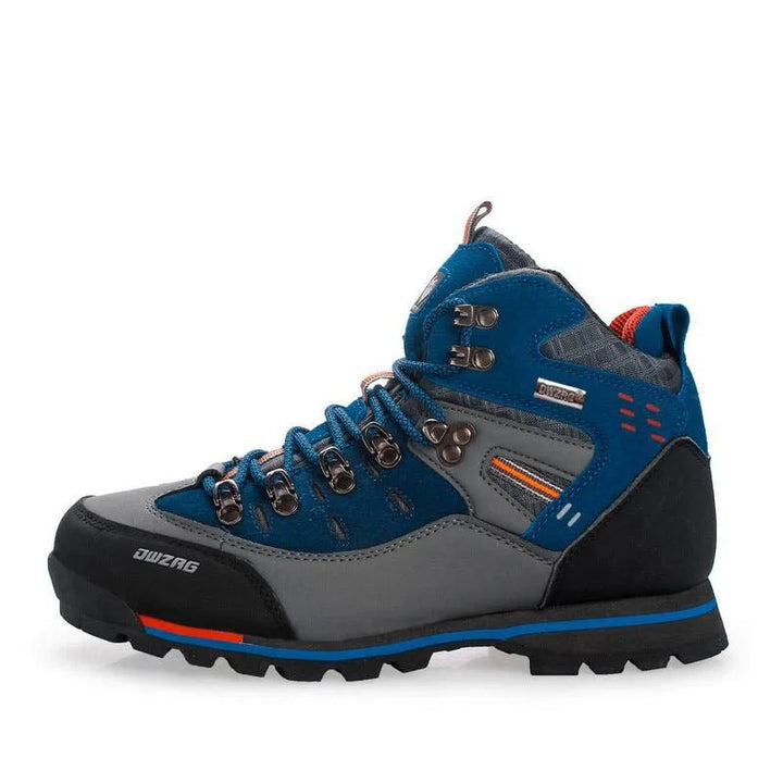 Hommes explorant en chaussures de randonnée robustes et confortables, parfaites pour le trail et l'aventure.