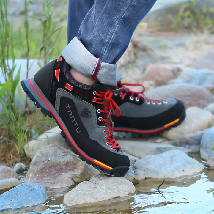Chaussures de marche homme pour randonnée, avec design ergonomique, amorti et protection antidérapante. Parfaites sport.