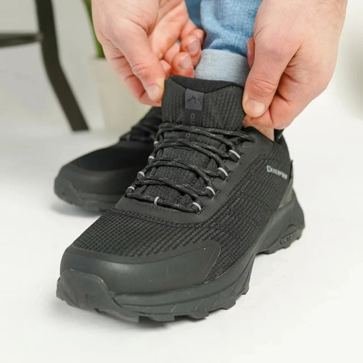 Chaussures de randonnée hommes avec semelle antidérapante et étanche, pour une adhérence optimale en montagne.