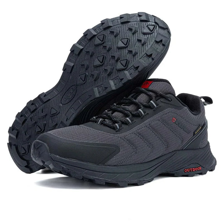 Chaussures sportives de randonnée pour hommes, imperméables et robustes, parfaites pour le trekking et l'aventure.