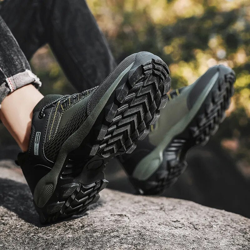 Chaussures de randonnée imperméables pour hommes, excellent maintien et traction pour sentiers et aventure.