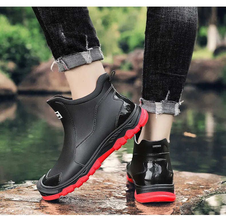 Bottes de randonnée tout-terrain imperméables pour hommes, idéales pour l'aventure extérieure.