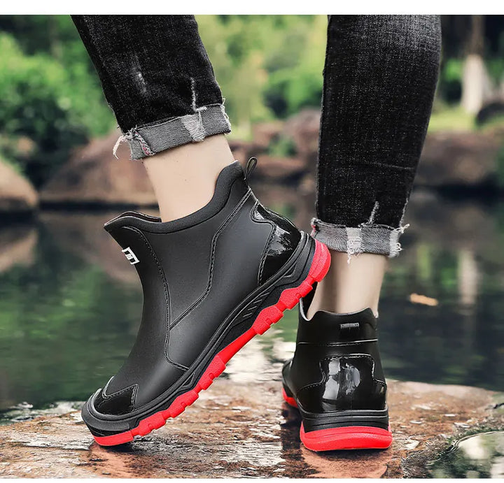 Bottes de randonnée tout-terrain imperméables pour hommes, idéales pour l'aventure extérieure.