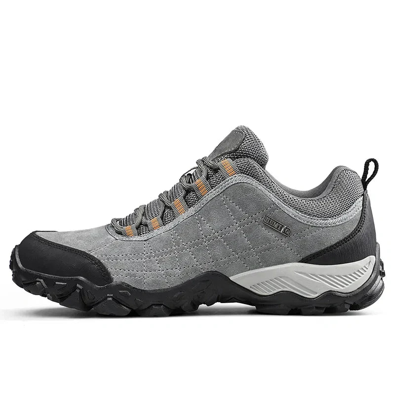 Chaussures de sport extérieur pour hommes, imperméables et robustes pour toutes aventures.