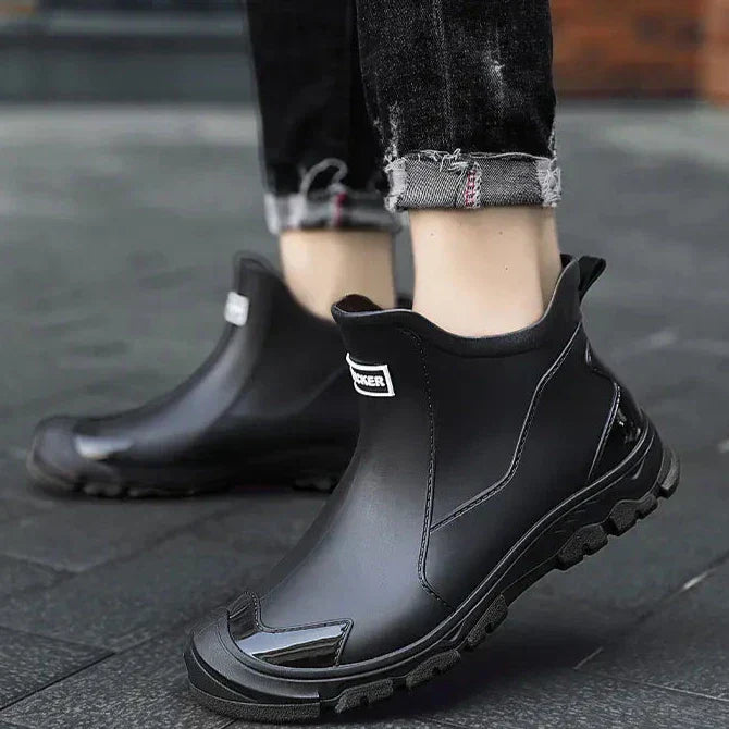 Chaussures de randonnée hommes, confortables, durables et imperméables, parfaites pour les aventures.