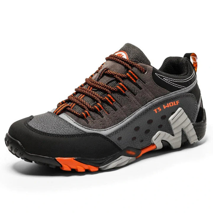 Chaussures d'escalade et trekking en montagne, légères et durables en cuir, pour une performance outdoor optimale.