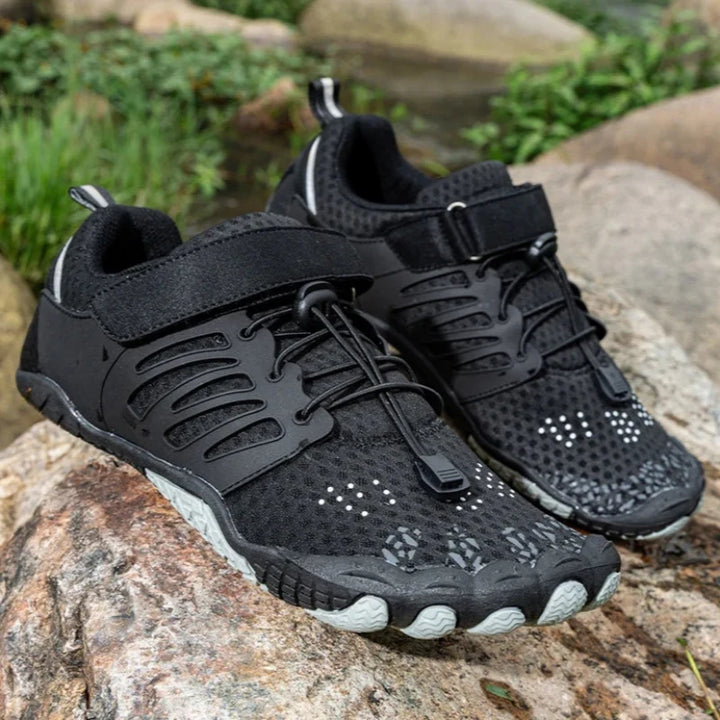 Baskets de randonnée pieds nus en maille respirante. Idéales pour le sport et l'aventure en plein air.