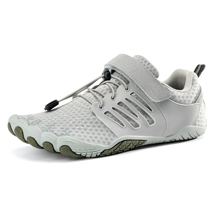 Paire de chaussures de randonnée pieds nus respirantes. Parfaites pour l'outdoor, le sport et l'aventure.