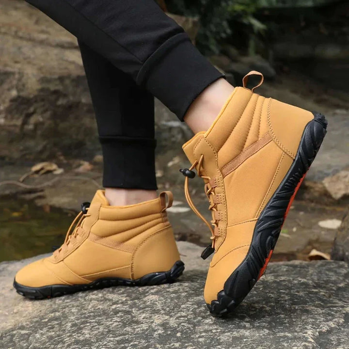 Chaussures de randonnée hivernales chaudes pieds nus. Offrent confort orthopédique et liberté de mouvement.