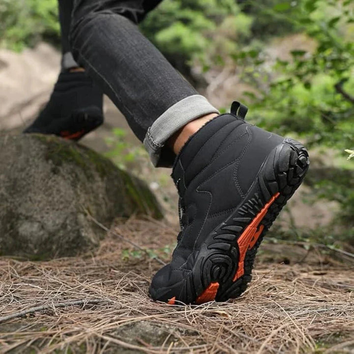 Profitez de la nature avec ces chaussures de randonnée pieds nus chaudes et imperméables pour l'hiver.