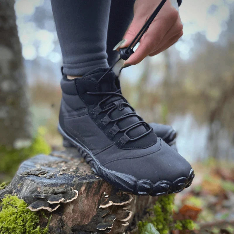 Chaussures de randonnée pieds nus souples et chaudes. Idéales pour une marche confortable et libre en hiver.