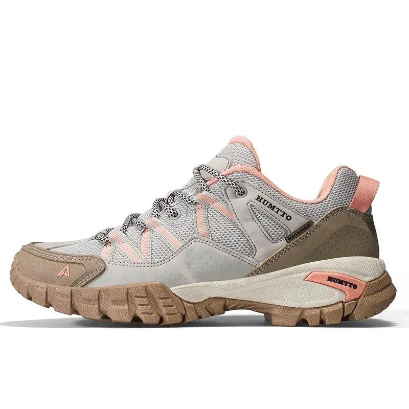 Chaussures de marche respirantes femme grises à lacets, idéales pour l'extérieur et le confort sur sentiers.