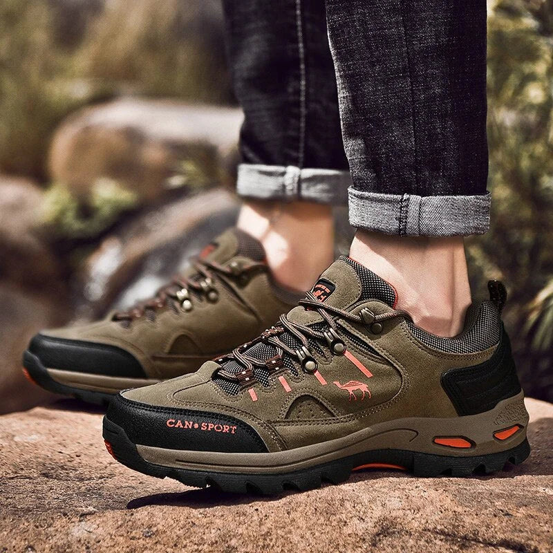Chaussures de marche et de trail pour explorer l'extérieur avec confort, adhérence et performance accrue.