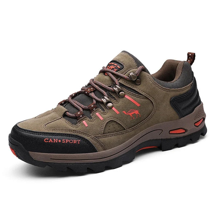 Équipez-vous pour l'aventure avec ces chaussures de randonnée imperméables, parfaites pour l'escalade.