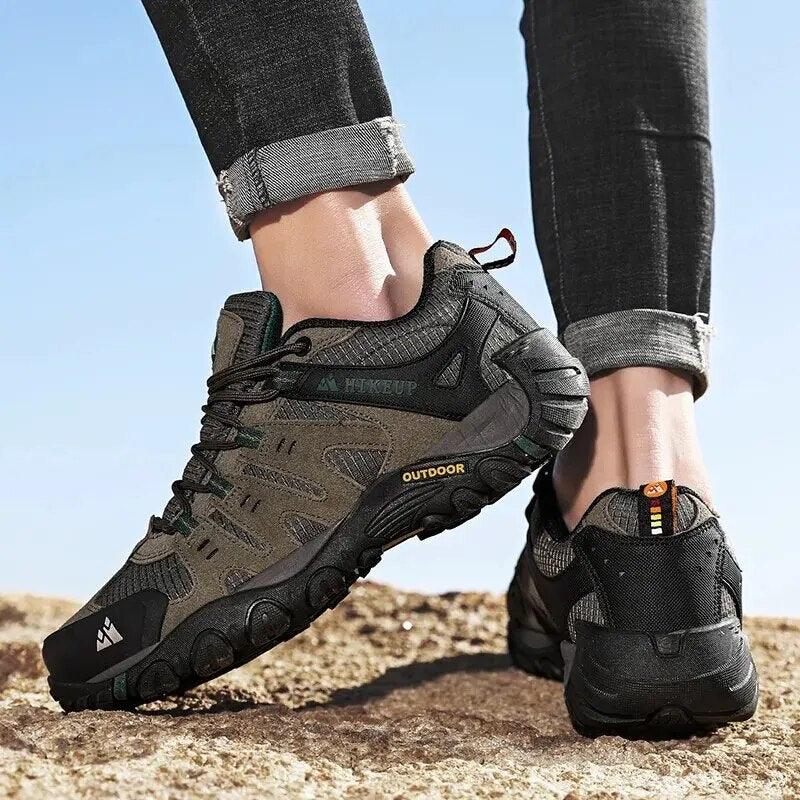 Chaussures de randonnée robustes homme, semelle antidérapante, style moderne, idéales terrain montagneux, confort optimal.