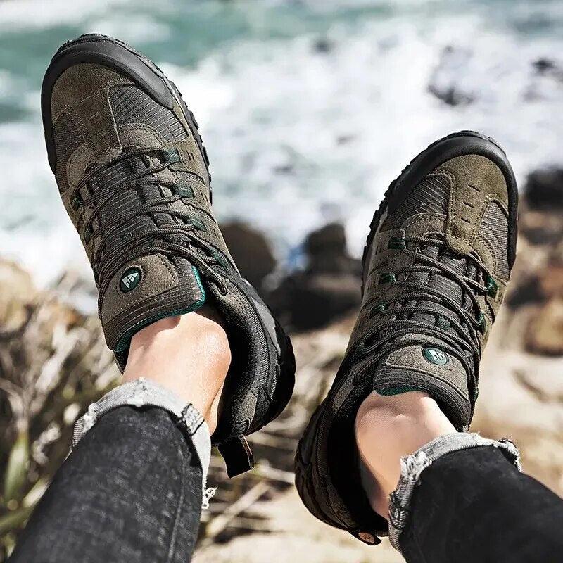 Chaussures de randonnée robustes homme, semelle antidérapante, style moderne, idéales terrain montagneux, confort optimal.