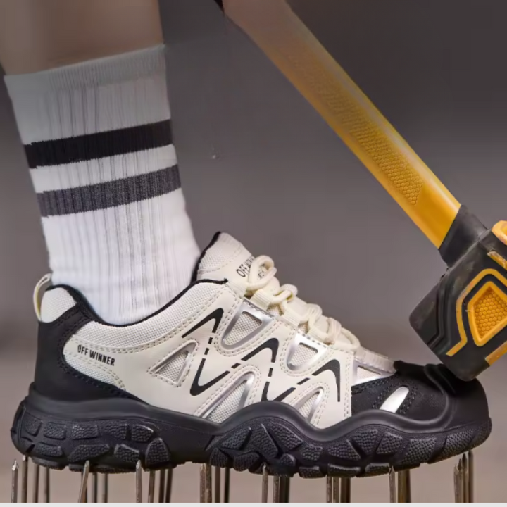 Chaussures de sécurité femme vue latérale, légères, anti-perforation, confortables pour chantier.