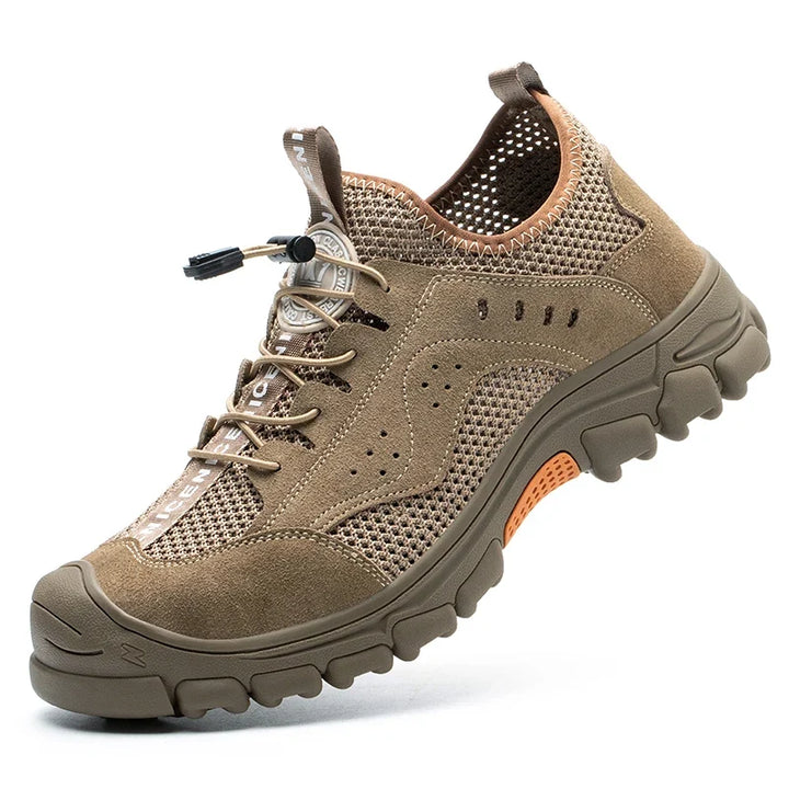 Homme/femme portant des chaussures de sécurité professionnelles, respirantes, à bout en acier. Confort et protection au travail.
