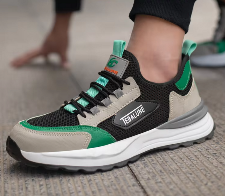 Gros plan sur l'embout composite de chaussures de sécurité légères, protection renforcée contre les chocs.