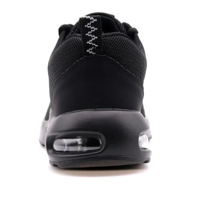 Chaussures de sécurité de travail robustes, antidérapantes, offrant protection et confort sur les chantiers.