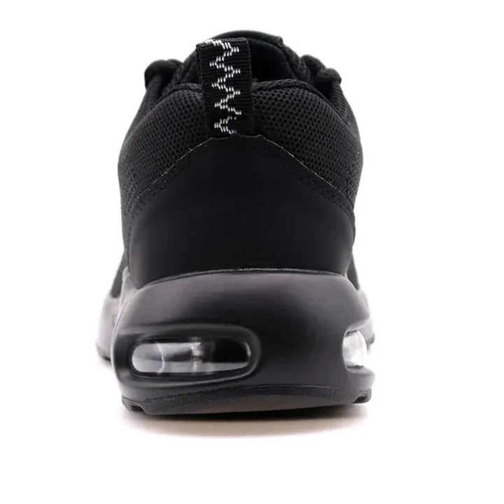 Chaussures de sécurité de travail robustes, antidérapantes, offrant protection et confort sur les chantiers.