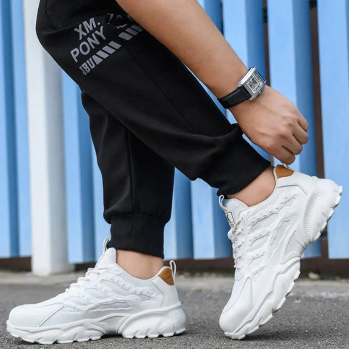 Paire de chaussures de sécurité unisexes, parfaites pour le chantier, avec embout acier et design confortable.
