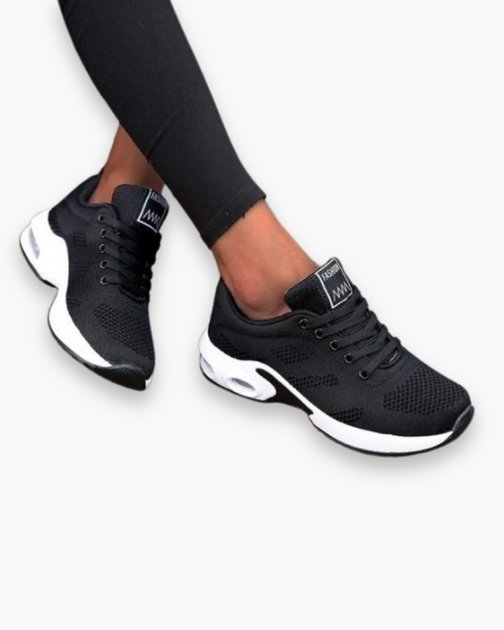 "Chaussures de sport légères pour femme, design moderne, tissu respirant et semelle amortissante, vue profil"