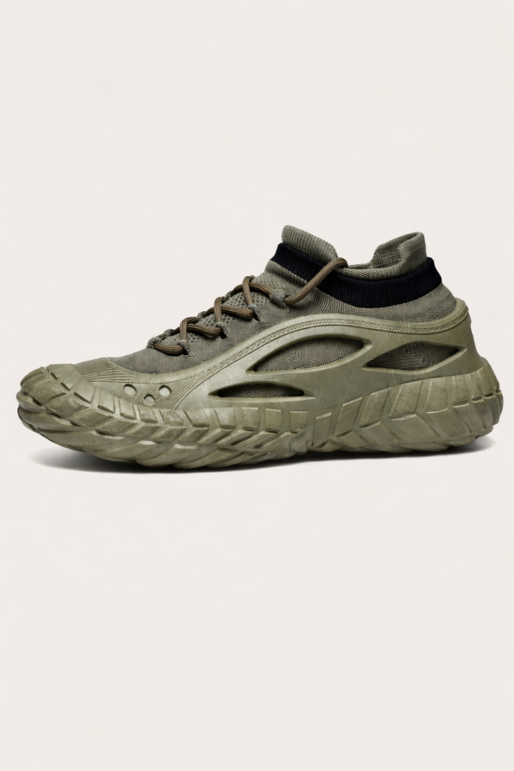 Baskets urbaines légères pour hommes, design moderne et confort optimal, parfaites pour le sport ou le quotidien.