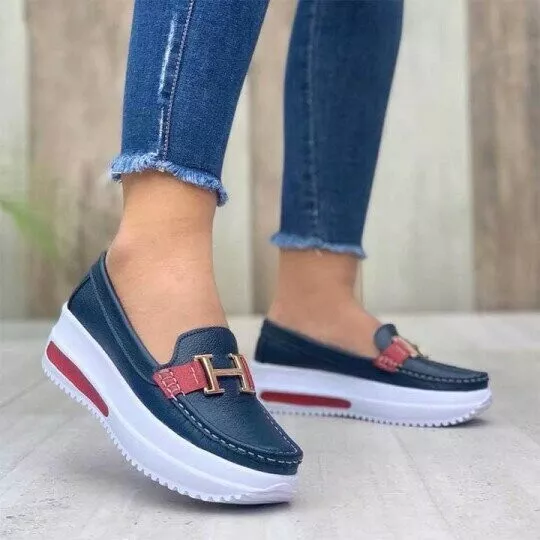 "Chaussures décontractées femme modernes, semelle souple, design élégant, confort optimal, sans lacets"