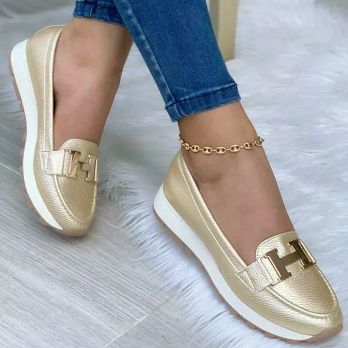 "Chaussures décontractées femme modernes, semelle souple, design élégant, confort optimal, sans lacets"