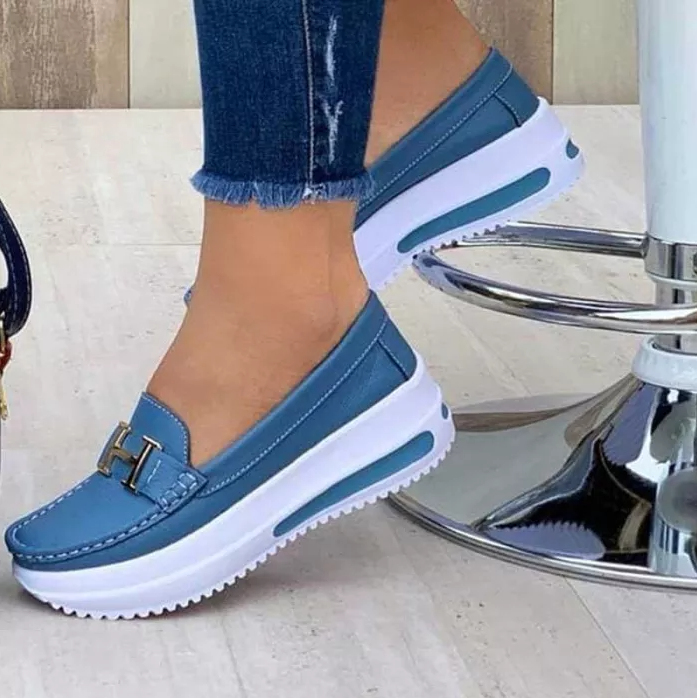 "Chaussures décontractées femme modernes, semelle souple, design élégant, confort optimal, sans lacets"