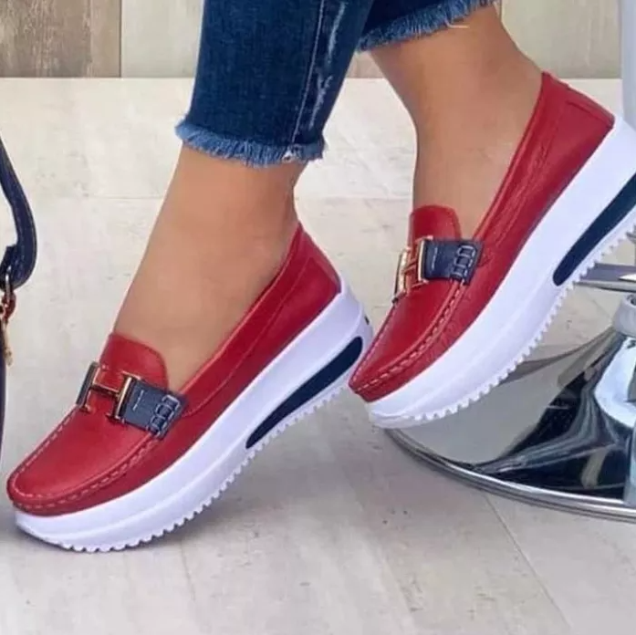 "Chaussures décontractées femme modernes, semelle souple, design élégant, confort optimal, sans lacets"