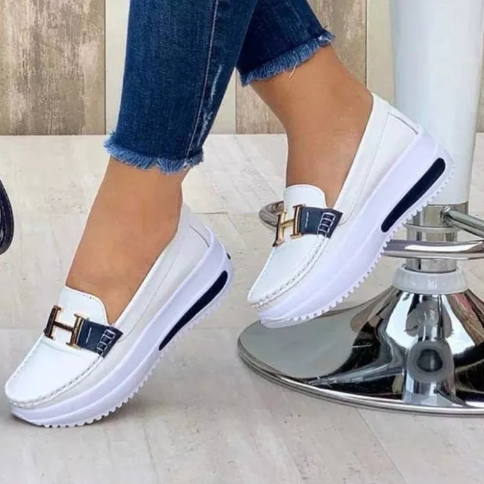 "Chaussures décontractées femme modernes, semelle souple, design élégant, confort optimal, sans lacets"