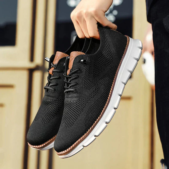 Chaussures décontractées homme élégantes, cuir noir et beige, idéales pour l'été, confortables, style moderne.