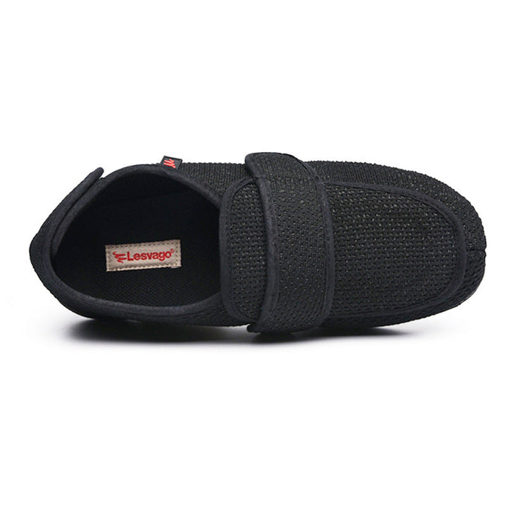 Chaussures confortables et larges avec amorti supérieur pour le soutien des pieds diabétiques sensibles.