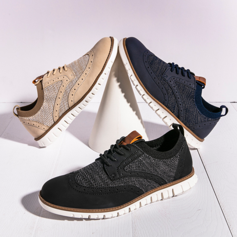 "Chaussures élégantes en cuir synthétique bleu foncé pour hommes, respirantes et au design moderne."