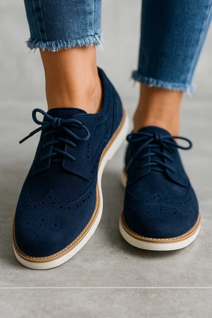 Chaussures en cuir élégantes, design épuré avec lacets, confortables et idéales pour toutes occasions.