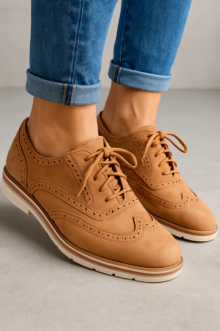 Chaussures en cuir élégantes, design épuré avec lacets, confortables et idéales pour toutes occasions.