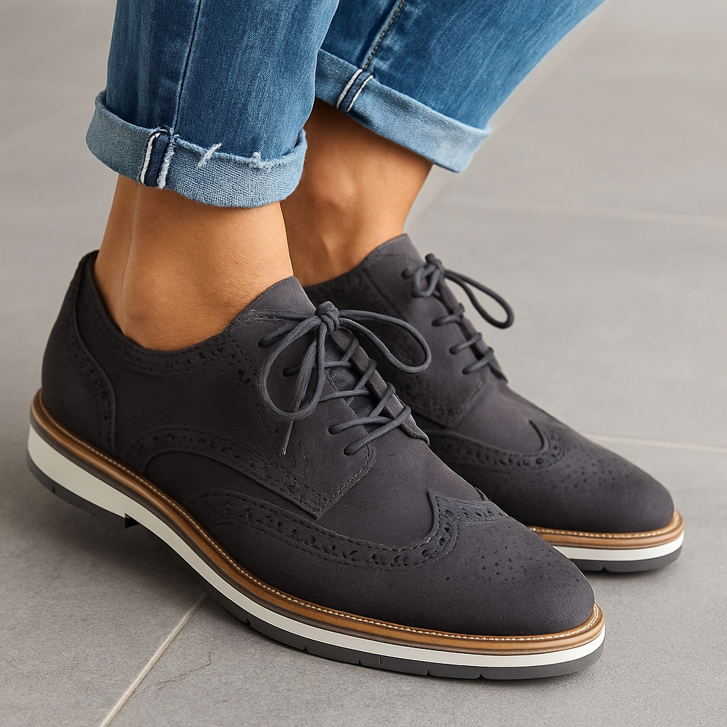 Chaussures en cuir élégantes, design épuré avec lacets, confortables et idéales pour toutes occasions.