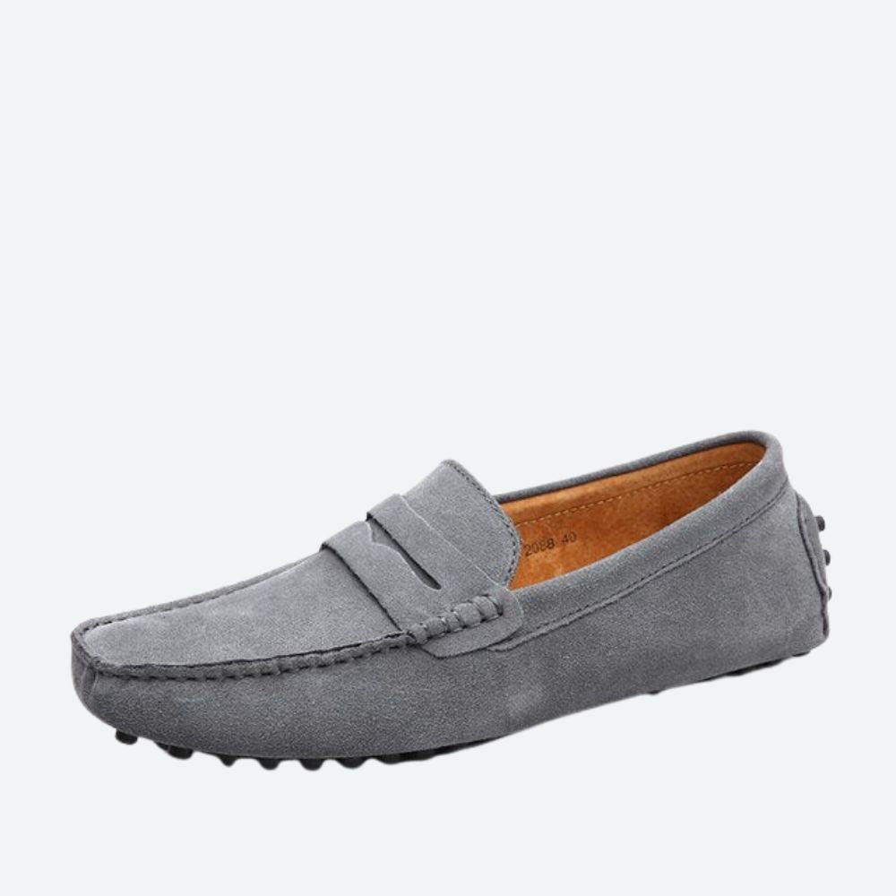 "Chaussures en cuir élégantes pour hommes, finition impeccable, parfaites pour toutes occasions sophistiquées."