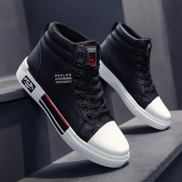 "Chaussures en cuir noir pour hommes, design raffiné, détails soignés, élégance classique, convenance formelle et décontracté