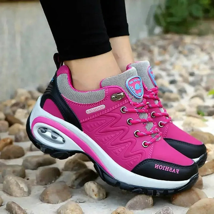 Chaussures ergonomiques pour femmes, offrant confort supérieur et soutien optimal pour la posture.