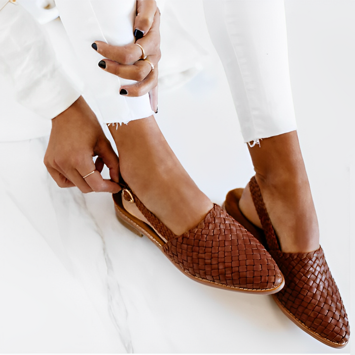 Chaussures femme élégantes en cuir, confortables et stylées.  Parfait pour toutes occasions.